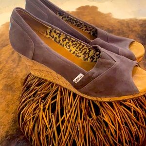 Tom’s suede wedge NWOT